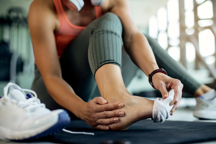 Achilles Tendinitis: Symptoms, Causes & Treatment Options