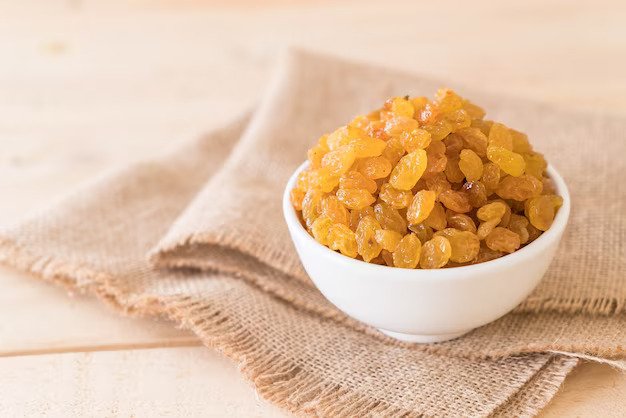 Eat Raisins Everyday: 7 Amazing Benefits