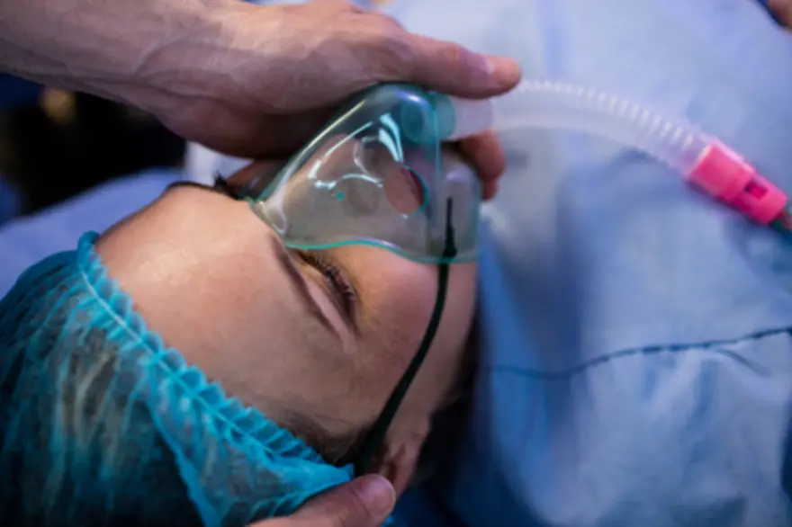 General Anaesthesia: How It Works, Risks, Benefits & Precautions
