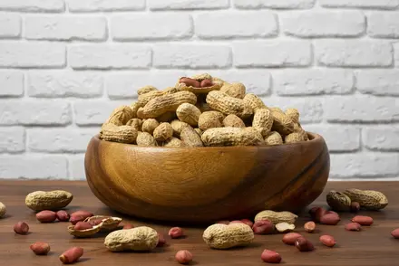How Much Protein Is In Peanuts? Health Facts & Benefits